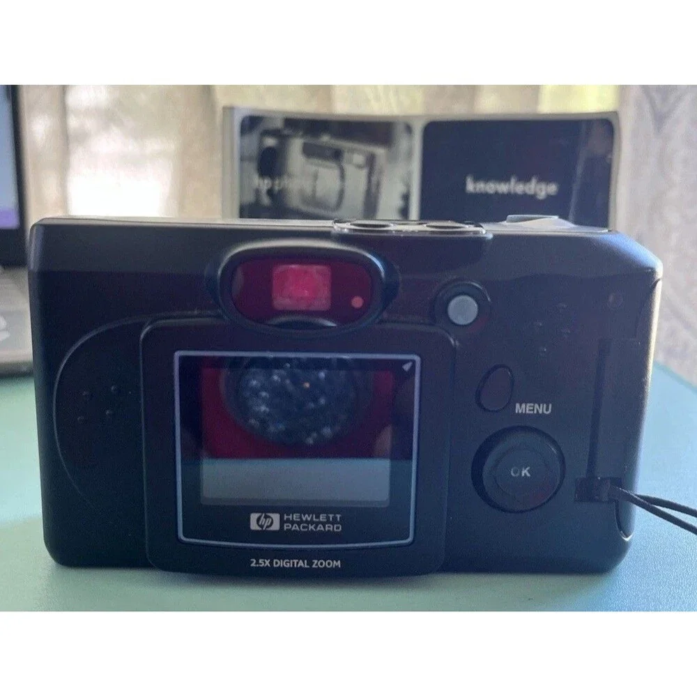 HP PhotoSmart 315 Compact Digital Camera 2.1MP Silver/Black 2.5x Zoom Case Y2K